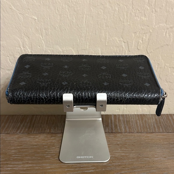 MCM | Visetos zip-around long wallet. - Picture 3 of 9
